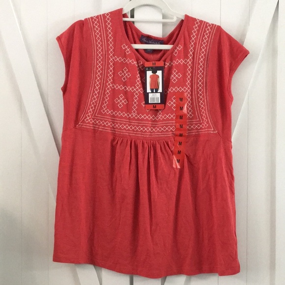 Gloria Vanderbilt Tops - Gloria Vanderbilt, Red, Scoop Neck Top. Size Medium